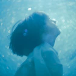 海いっぱいに降りしきる星